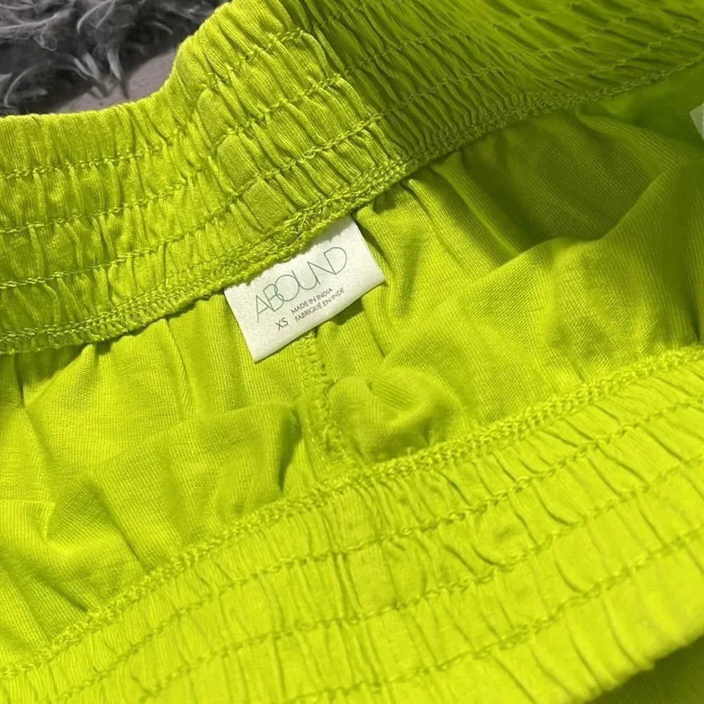 abound | Dolphin Hem Shorts In Green Praire